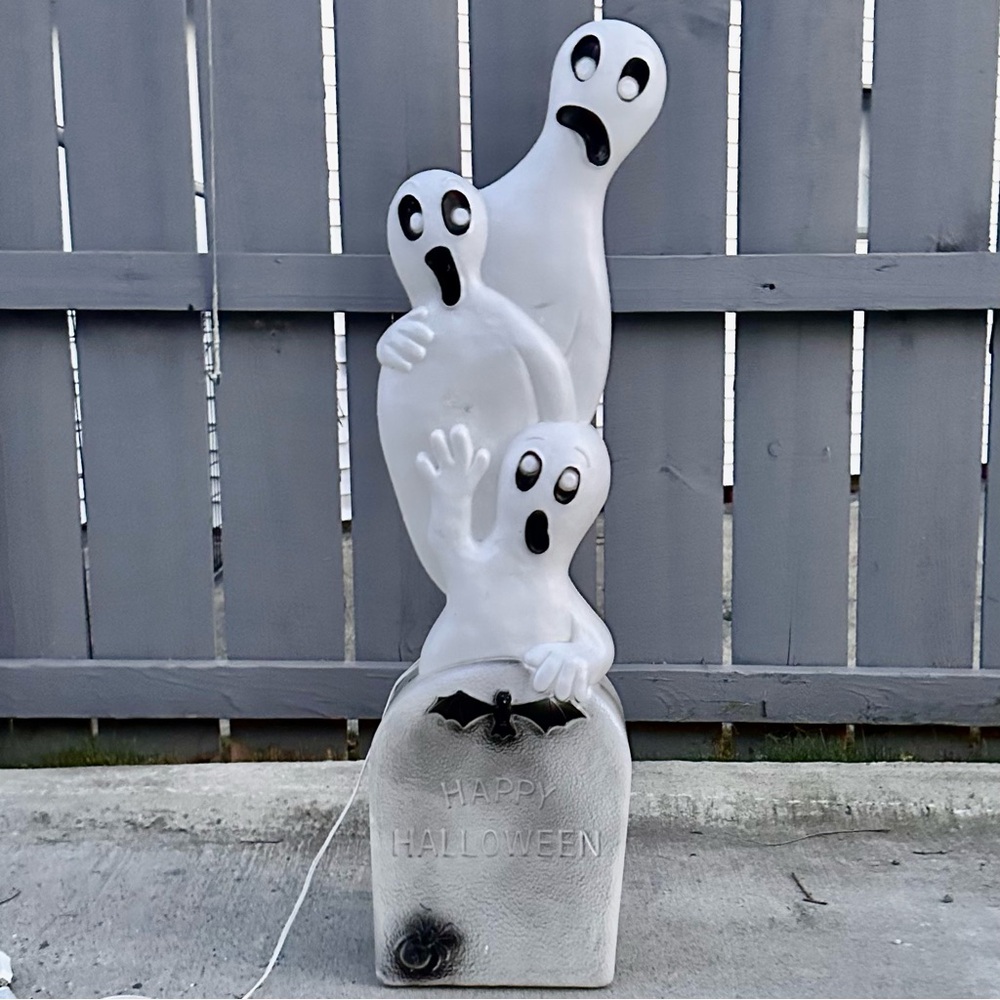 Vintage Don Featherstone Ghost Lighted Blow Mold Halloween Yard Decoration 39”H